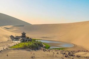 Nguyệt Nha Tuyền - hồ nước hình bán nguyệt giữ sa mạc có lịch sử hàng ngàn năm