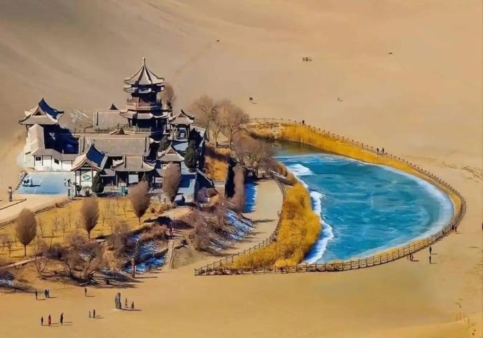 Nguyệt Nha Tuyền - Thiên đường giữa lòng sa mạc