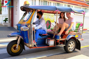 Tuktuk phương tiện di chuyển phổ biến của Campuchia