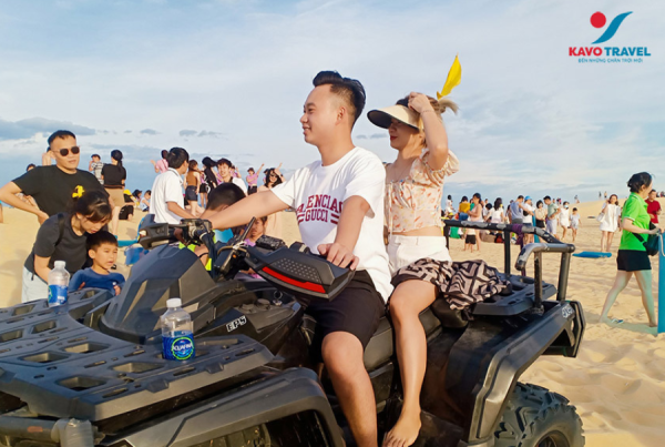 Trải nghiệm dịch vụ xe Jeep tại đồi cát Quang Phú
