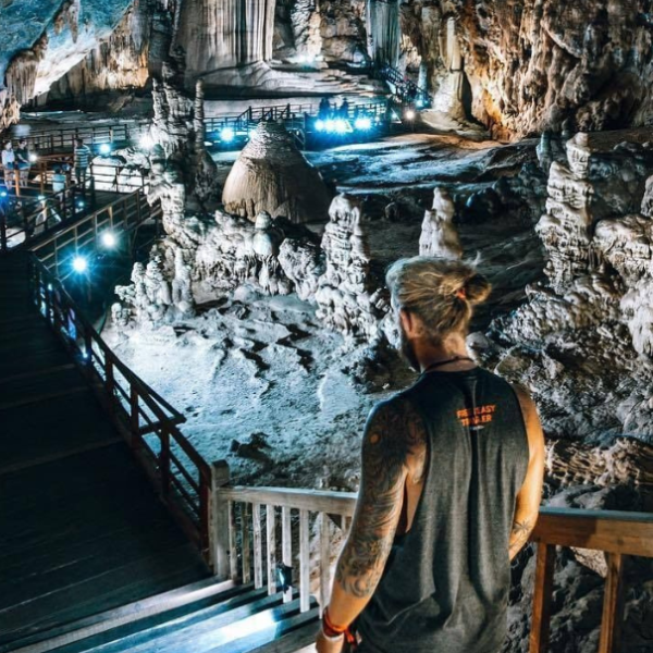 Động Thiện Đường một trong những hang động dài nhất thế giới.