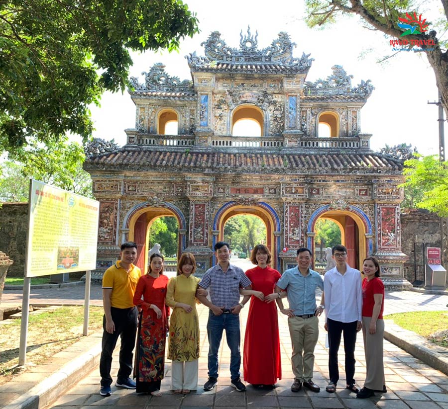 Gia đình chị Vân Anh đi tour Quảng Bình – Quảng Trị – Huế