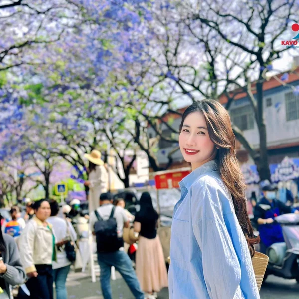Chị Loan cùng công ty du lịch tour Côn Minh - Trung Quốc
