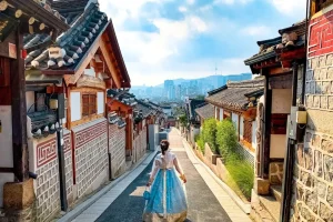 Làng cổ Hanok Bukchon: là nơi tập trung hàng trăm ngôi nhà hanok truyền thống của Hàn Quốc, được xây dựng từ triều đại Joseon.