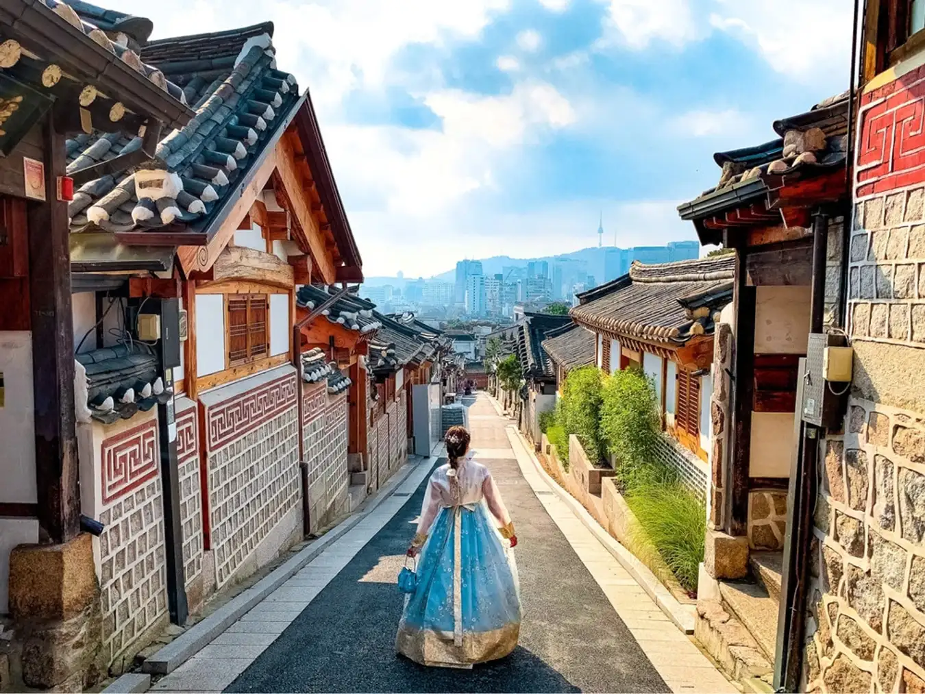 Làng cổ Hanok Bukchon: là nơi tập trung hàng trăm ngôi nhà hanok truyền thống của Hàn Quốc, được xây dựng từ triều đại Joseon.