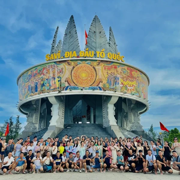 Tập đoàn Dược phẩm Starmed check-in trong tour du lịch Móng Cái - Đông Hưng do Kavo Travel tổ chức