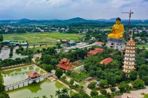 Chùa Khai Nguyên ở Sơn Tây, còn được gọi là chùa Tản Viên, tên hiệu đầy đủ là Tản Viên Sơn Quốc Tự.