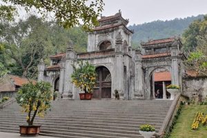 Cổng Đền Bà Triệu