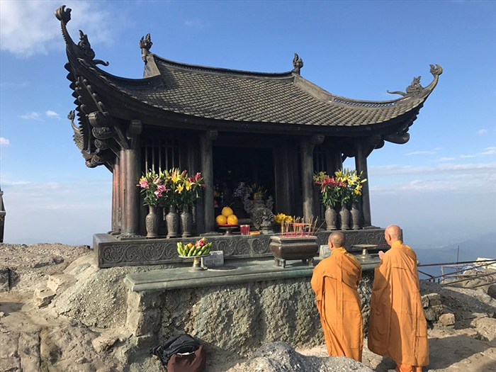 Chùa Ba Vàng và Yên Tử là hai khu du lịch tâm linh nổi tiếng của tỉnh Quảng Ninh với rất nhiều sự tích và câu chuyện ly kỳ, huyền bí.