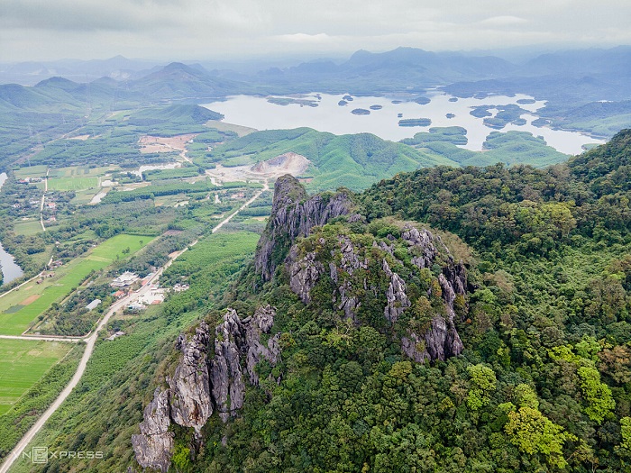 Núi Thần Đinh 