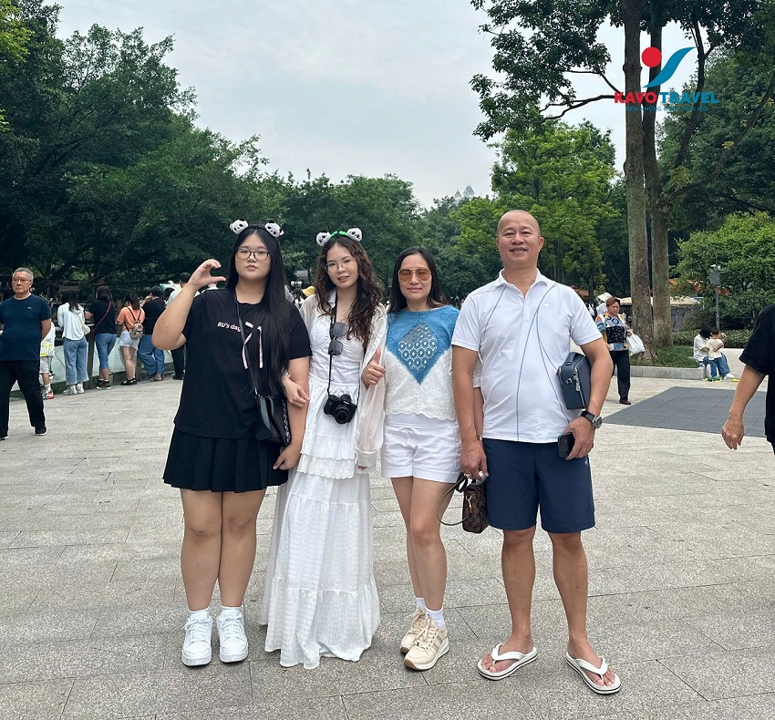 Gia đình chị Hà du lịch Côn Minh - Trùng Khánh 5 ngày 4 đêm của Kavo Travel