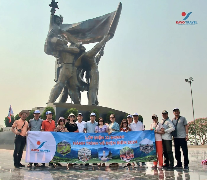 Du khách trải nghiệm tour vòng cung Tây Bắc do Kavo Travel tổ chức