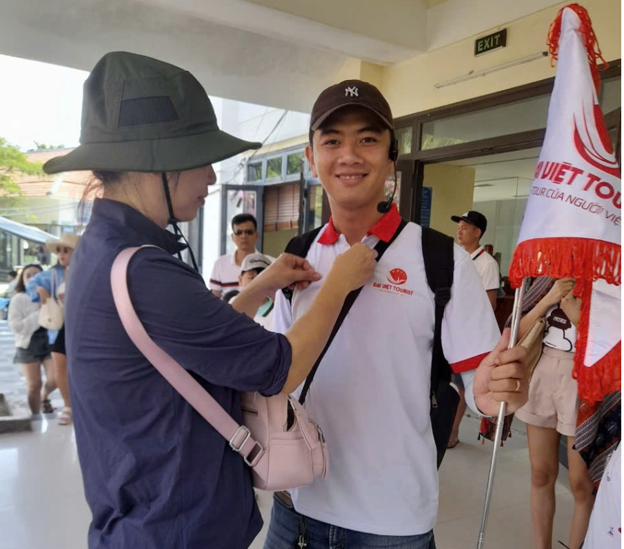 Đội ngũ nhân viên, hướng dẫn viên của Đại Việt Tourist luôn tận tâm nhiệt tình
