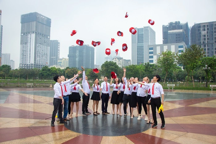 Đội ngũ hướng dẫn viên tour du lịch mùa thu của Kavo Travel