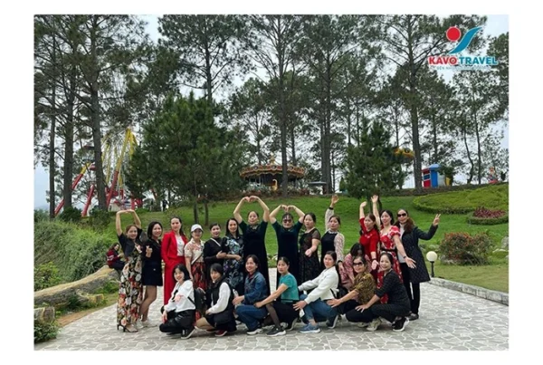 Kavo Travel là một trong những đơn vị tổ chức tour du lịch Mộc Châu hàng đầu, nổi bật với chất lượng dịch vụ cao, uy tín và mức giá hợp lý.