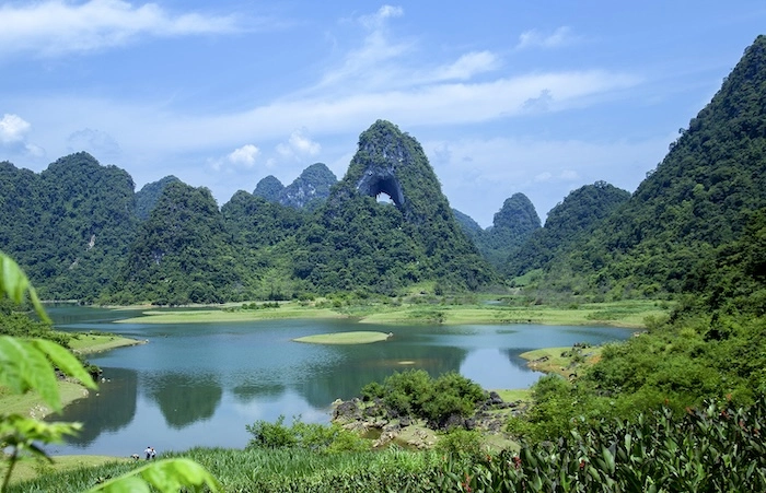Vẻ đẹp yên bình của non nước Cao Bằng