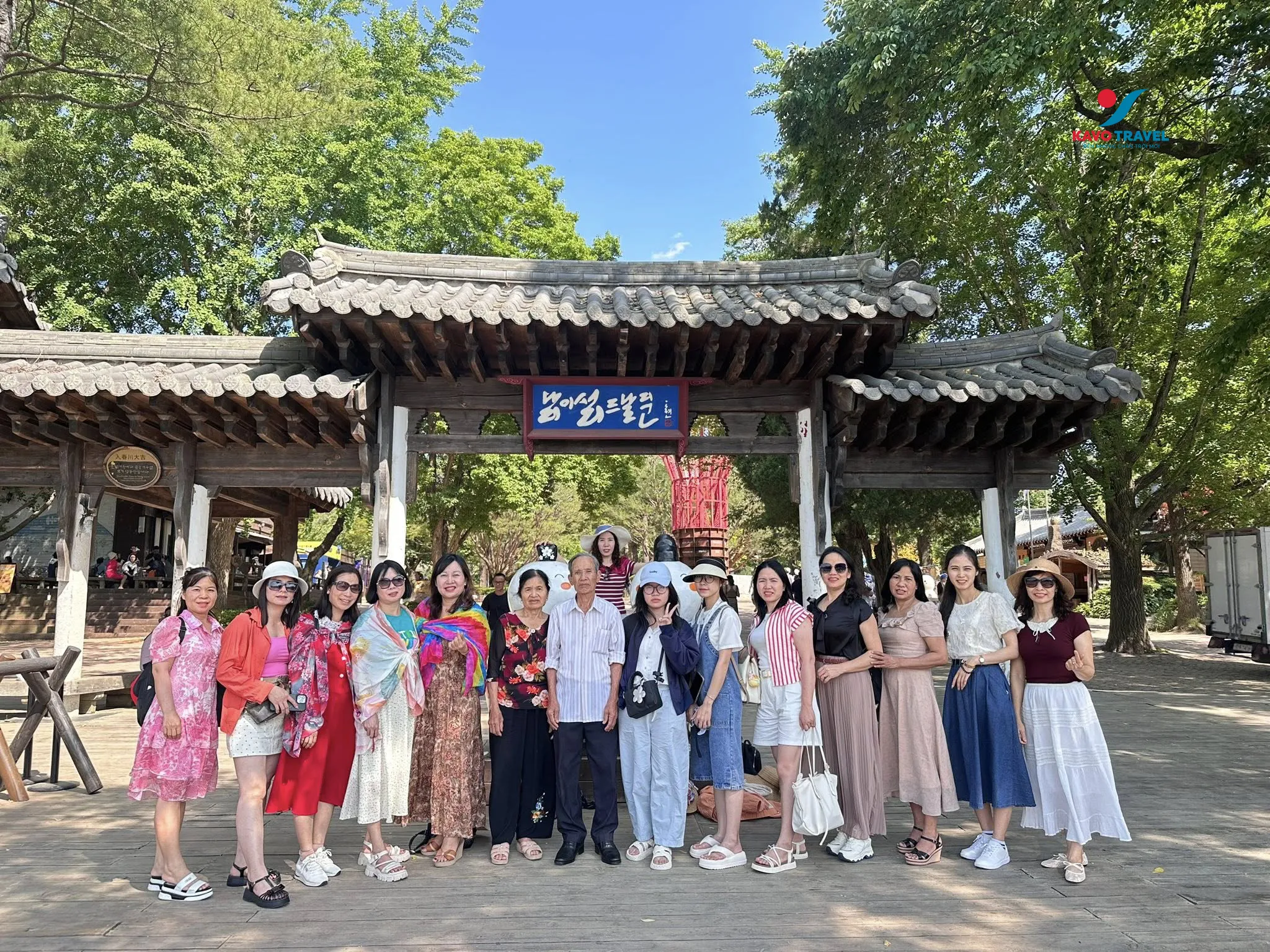 Du khách tour du lịch Hàn Quốc do Kavo Travel tổ chức