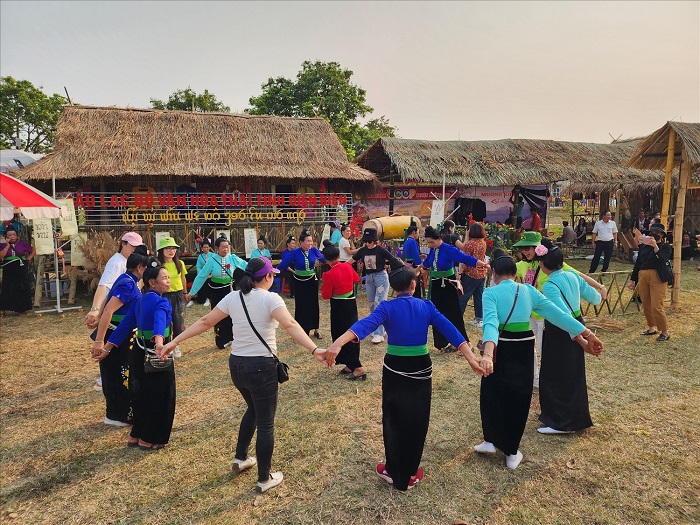 Những lưu ý khi tham gia lễ hội hoa ban Điện Biên 