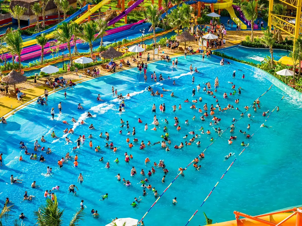 Bể bơi tạo sóng khổng lồ