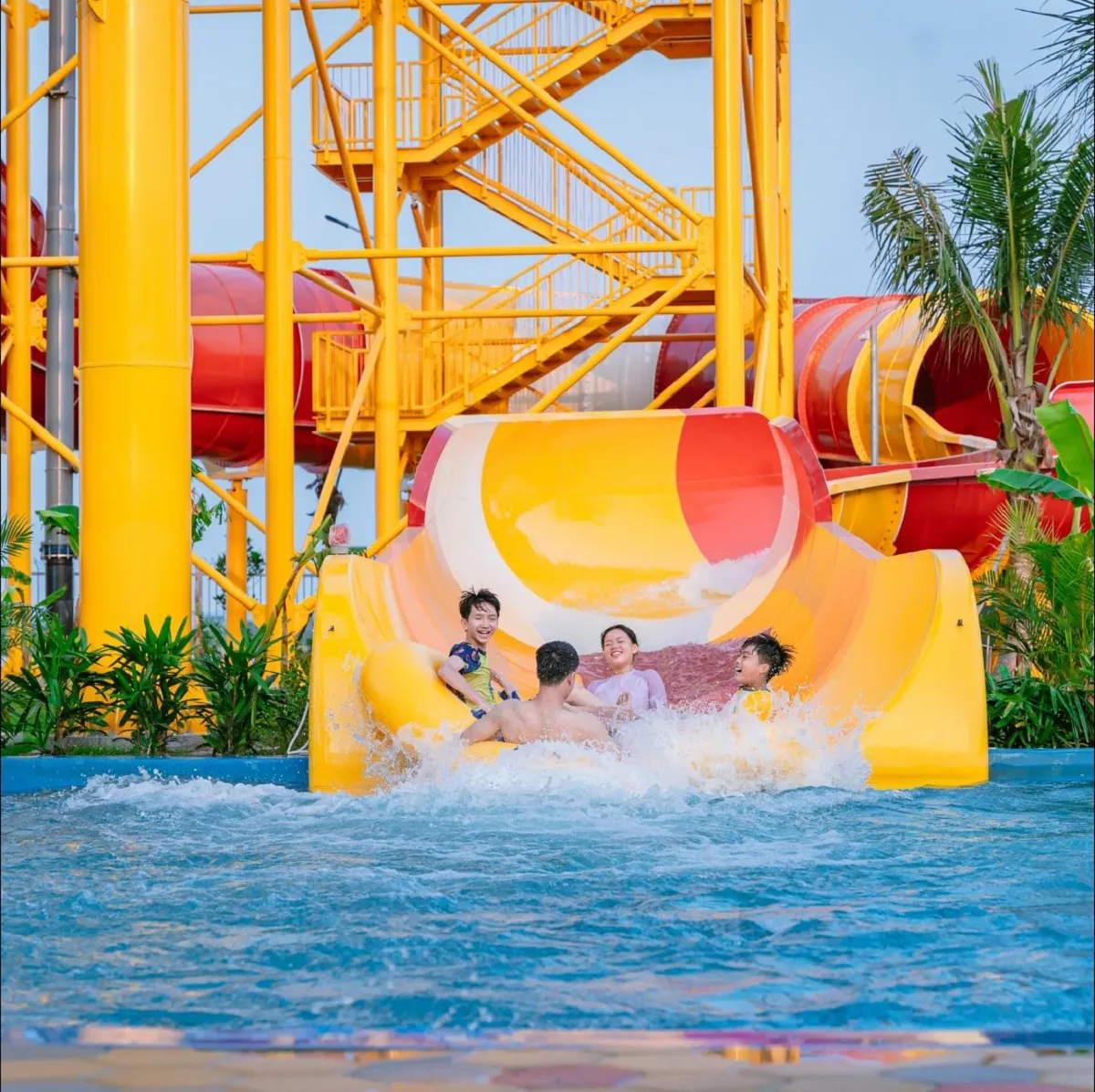 Các trò chơi trong công viên nước Vinwonder Vũ Yên