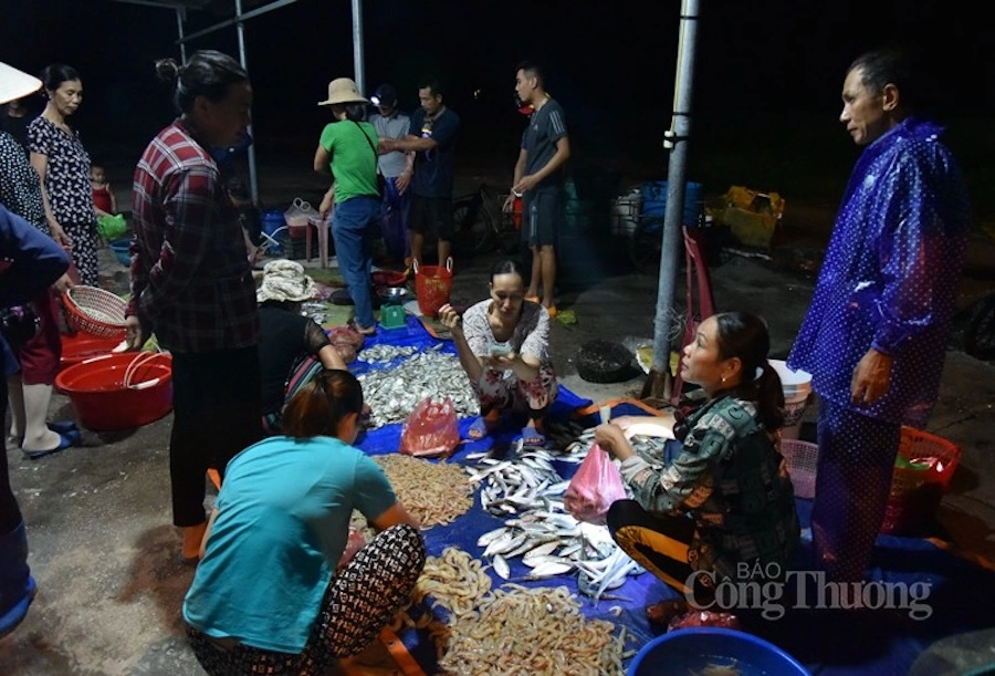 Chợ hải sản Quan Lạn - Toát lên hơi thở cuộc sống miền biển