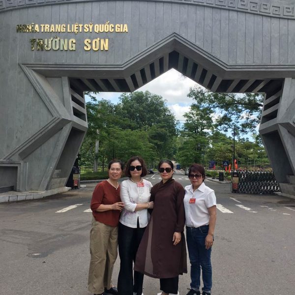 Viếng nghĩa trang Trường Sơn, hành trình tri ân