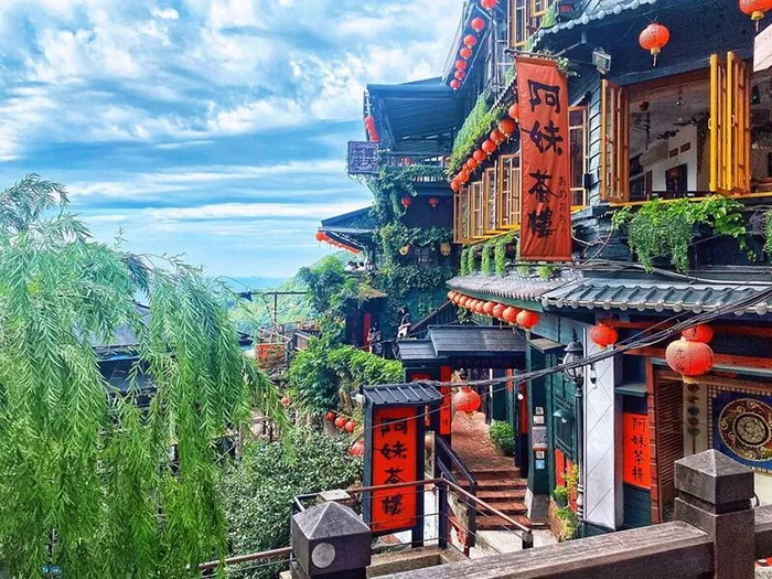 Phố lồng đen mang kiến trúc văn hóa độc đáo như trong truyện