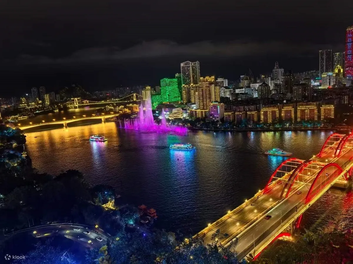 Du khách khám phá sông Liễu Giang