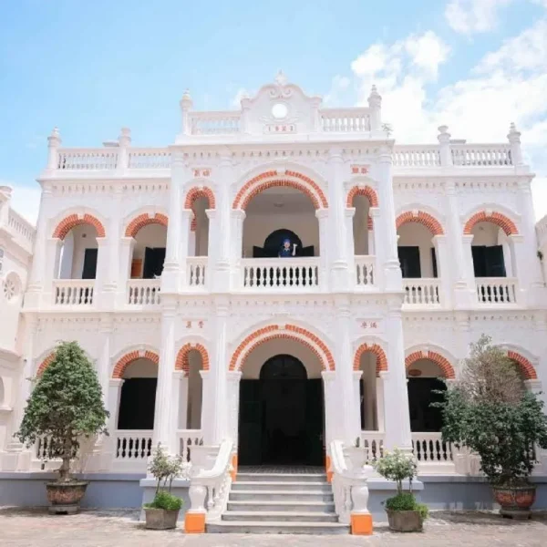 Đặt chân đến Bắc Hà, khám phá dấu ấn kiến trúc và câu chuyện phía sau dinh thự gần trăm năm tuổi giữa phố núi.
