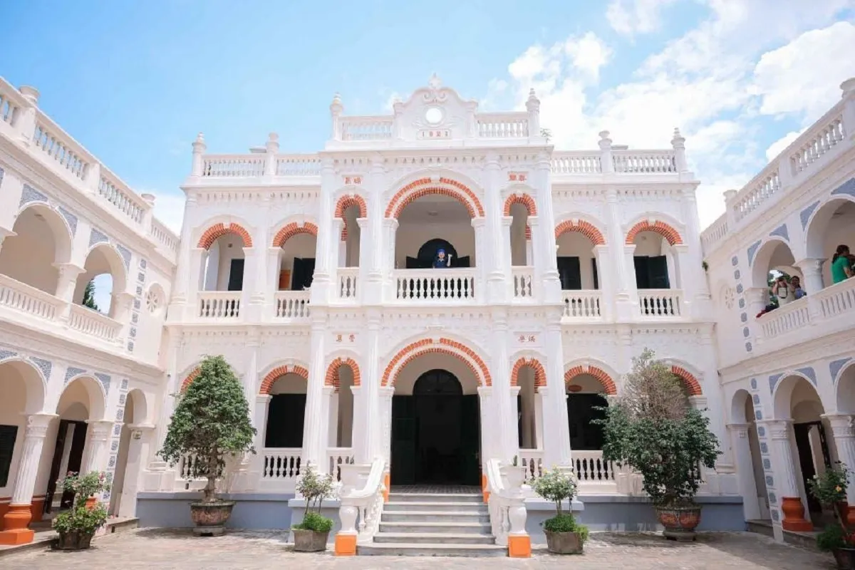 Đặt chân đến Bắc Hà, khám phá dấu ấn kiến trúc và câu chuyện phía sau dinh thự gần trăm năm tuổi giữa phố núi.