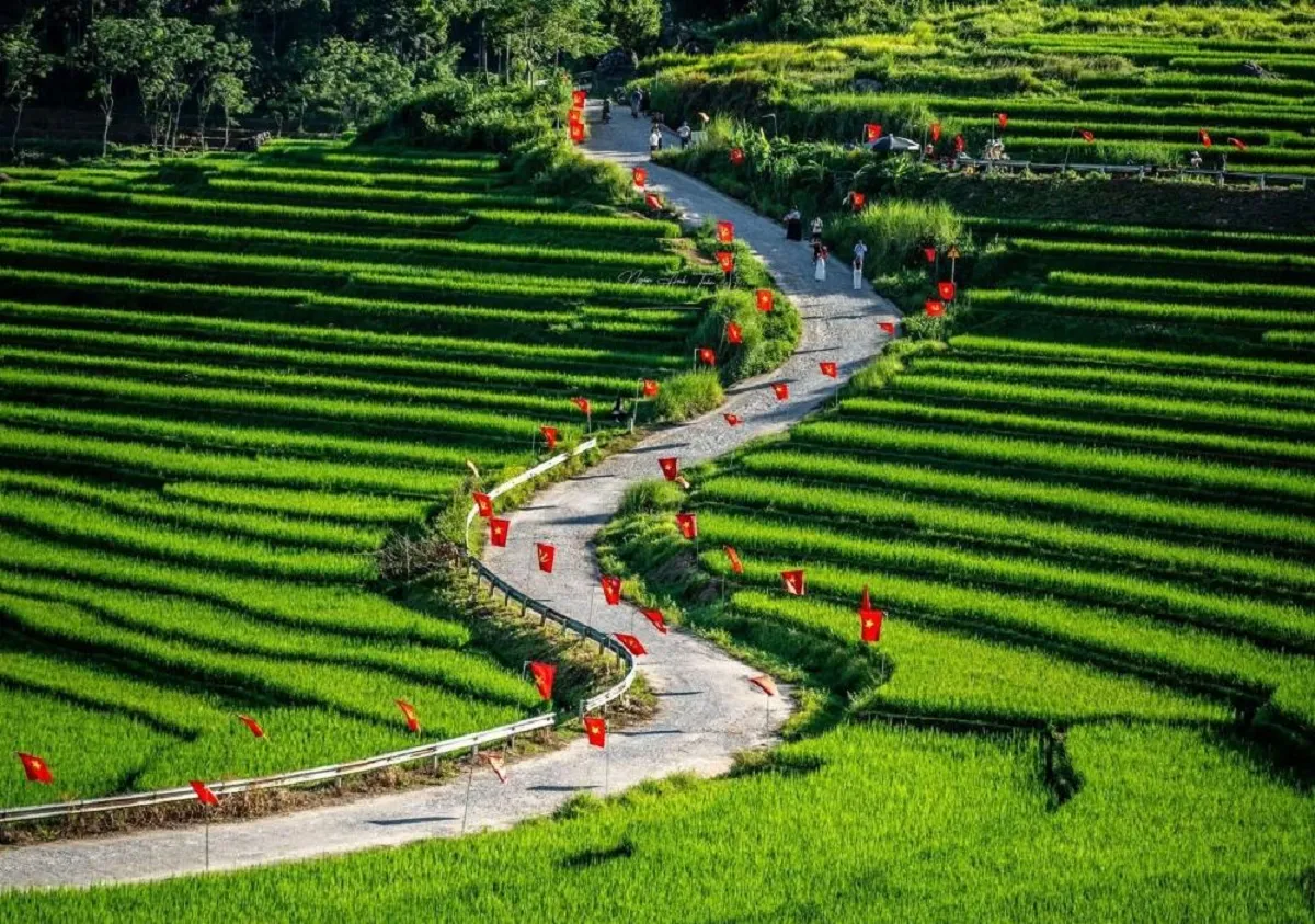 Cung đường chữ S Pù Luông – điểm check-in nổi tiếng được nhiều du khách yêu thích khi khám phá Pù Luông.